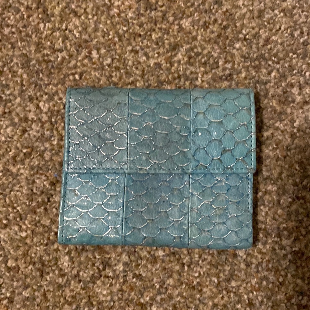 Col de Mar turquoise fish scale wallet